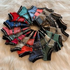 VS PINK 5 PAIRS SOCKS NWT